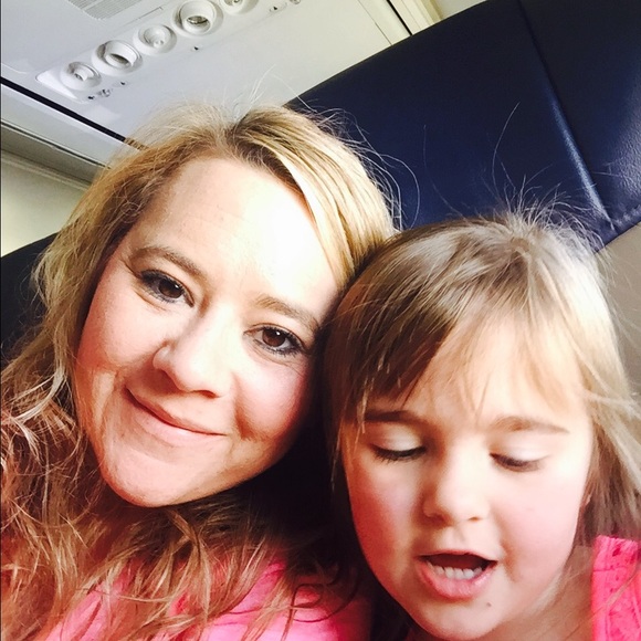 Profile Picture of Leah Crosby (@leahbeth82) on Poshmark