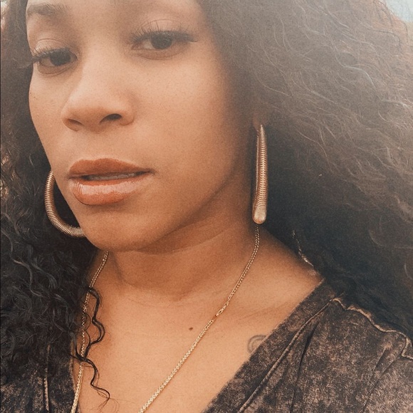 Profile Picture of Jonique Guidry (@joniqueguidry) on Poshmark