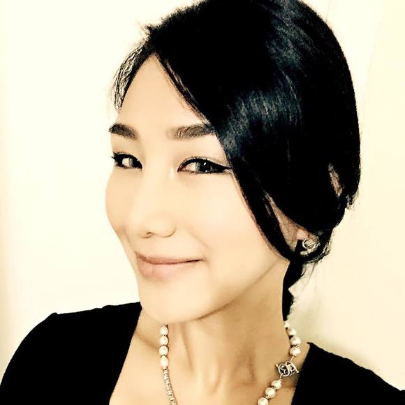 Profile Picture of Vera Zhang (@vera_zhang) on Poshmark