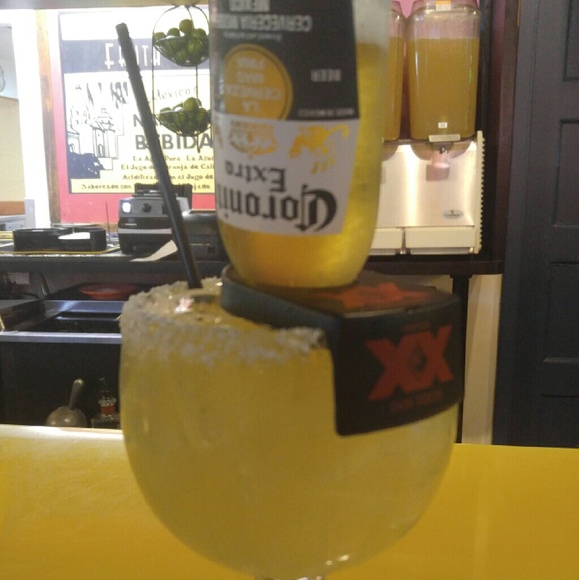 Profile Picture of Leslie Bardon (@ljbsassy) on Poshmark