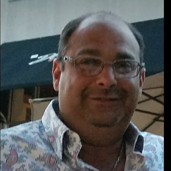 Profile Picture of Scott Weiner (@swein67) on Poshmark