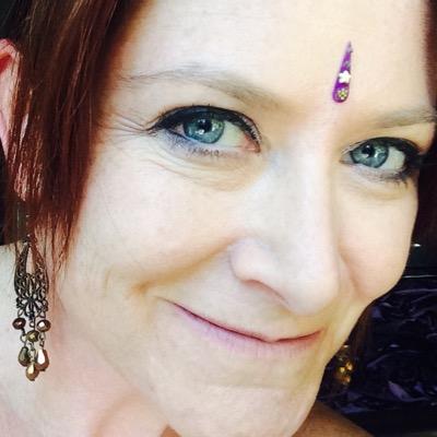 Profile Picture of Jo Molyneux-Killik (@titianvamp) on Twitter