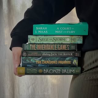 Profile Picture of Jade | Bookstagram (@jadesbibliotheque) on Instagram