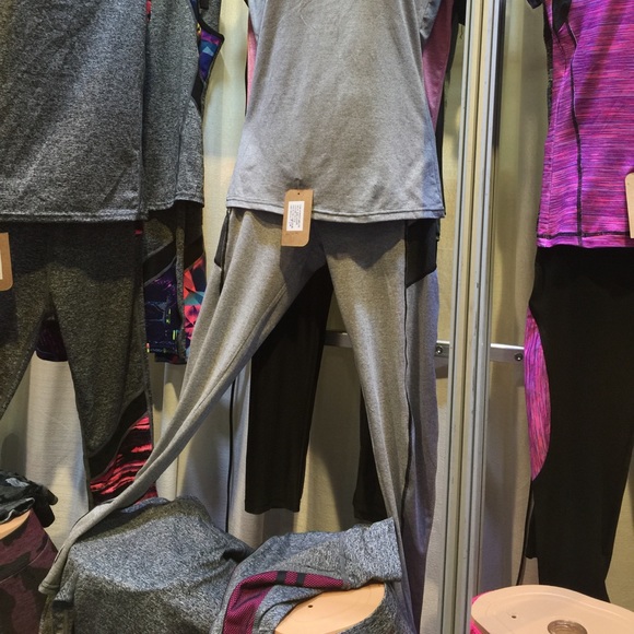 Profile Picture of Kim Yang (@artgirl5757) on Poshmark