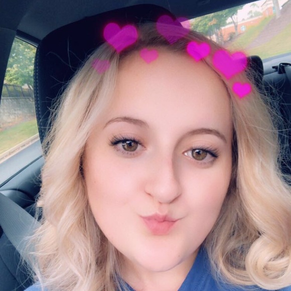 Profile Picture of Maida Trumic (@maja_trumic) on Poshmark