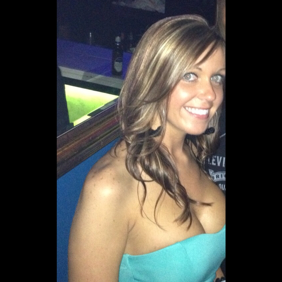 Profile Photo of Jennifer Covington (@jencov25) on Poshmark