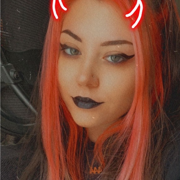 Profile Picture of Crystal Greenleaf (@cgreenleaf423) on Poshmark