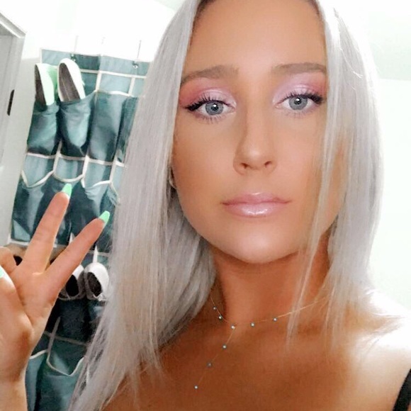 Profile Picture of Bridget Patch (@bridgetpatch) on Poshmark