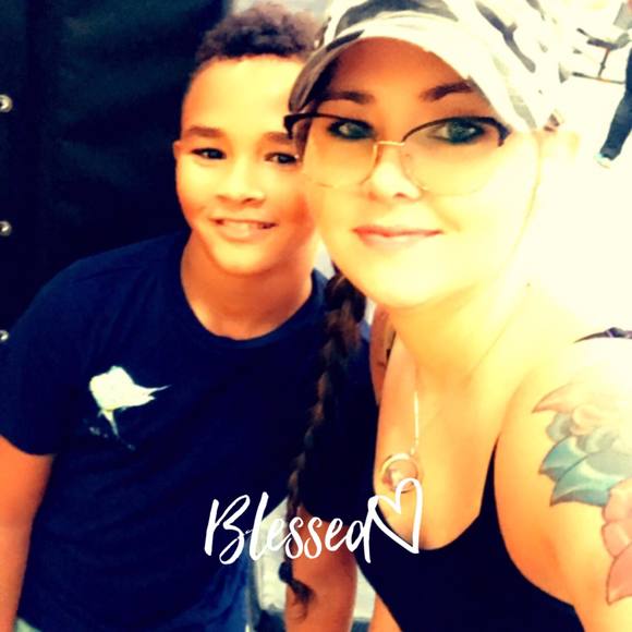 Profile Picture of Amanda Andrews (@amandapugh21512) on Poshmark