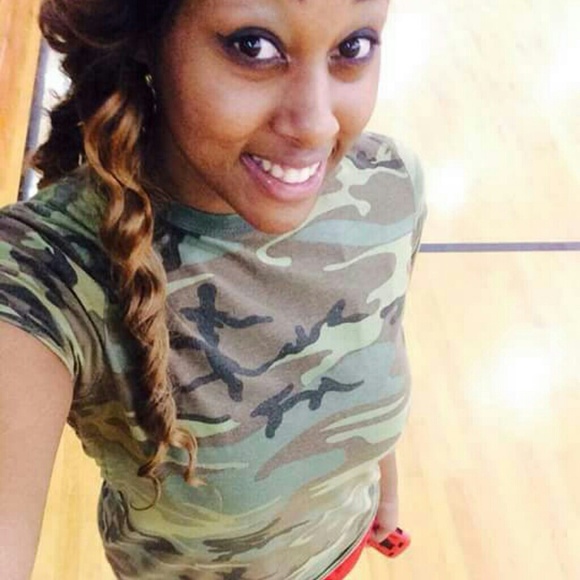 Profile Picture of Shardae Mcmath (@shardaee) on Poshmark