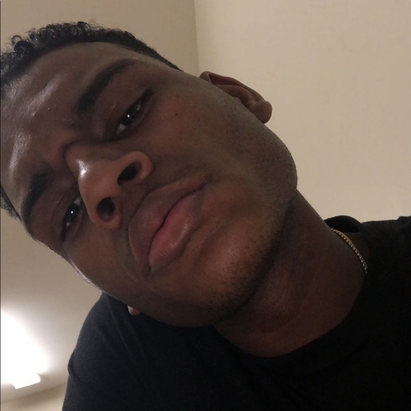 Profile Picture of Isaiah Curry (@i_curry) on Poshmark
