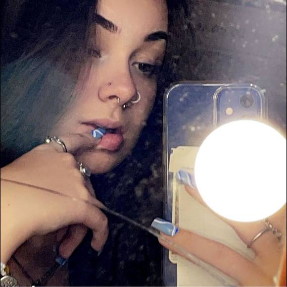 Profile Picture of Taya Calmes brunick (@tayaab123) on Poshmark