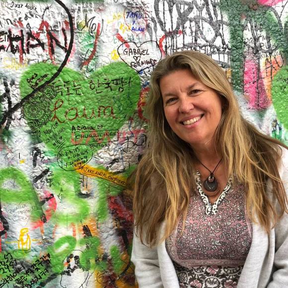 Profile Picture of Laura Fern-higginson (@laurahigginson) on Poshmark