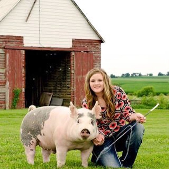 Profile Picture of Allison Hunt (@ahunt14) on Poshmark