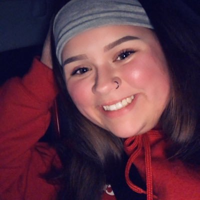 Profile Picture of Mia  ❤️ (@MiaClay17) on Twitter