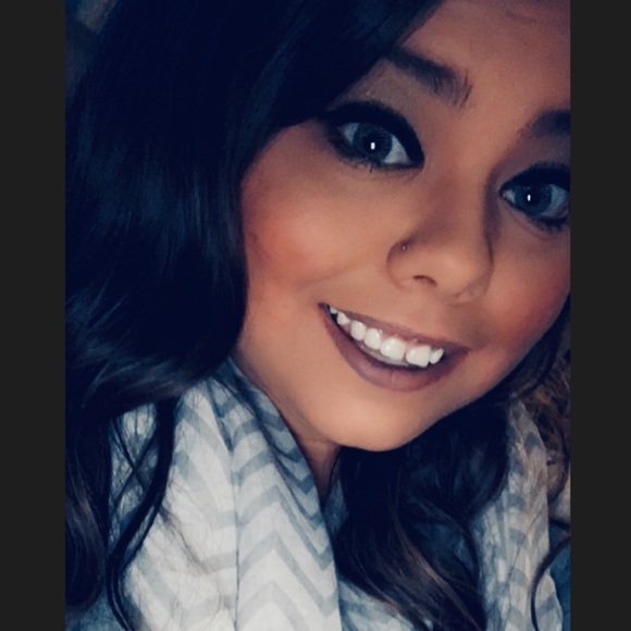 Profile Picture of Ashlee Bajusz (@ashleebajusz) on Poshmark