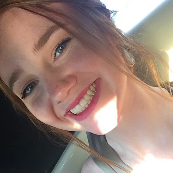 Profile Picture of Julie Edes (@julierahyn) on Poshmark