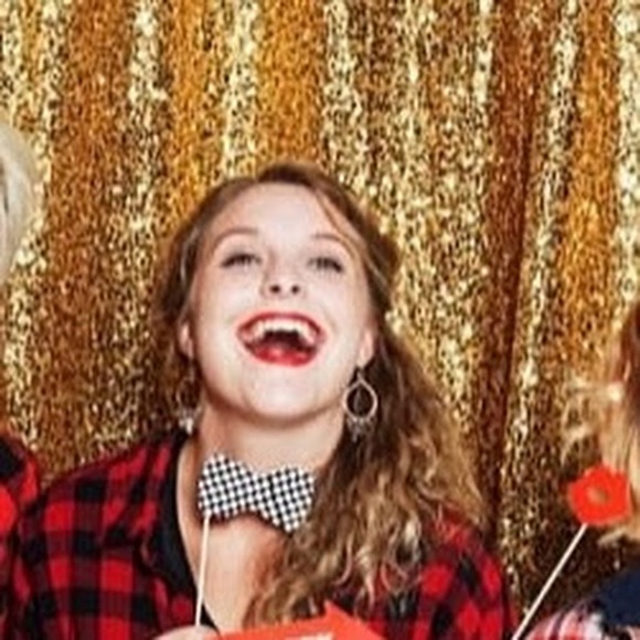 Profile Picture of Amanda Renner (@amanda_heig) on Poshmark