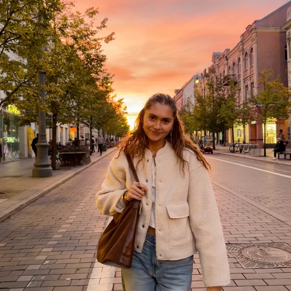 Profile Picture of Hailey Goodell (@haileyrae07) on Poshmark