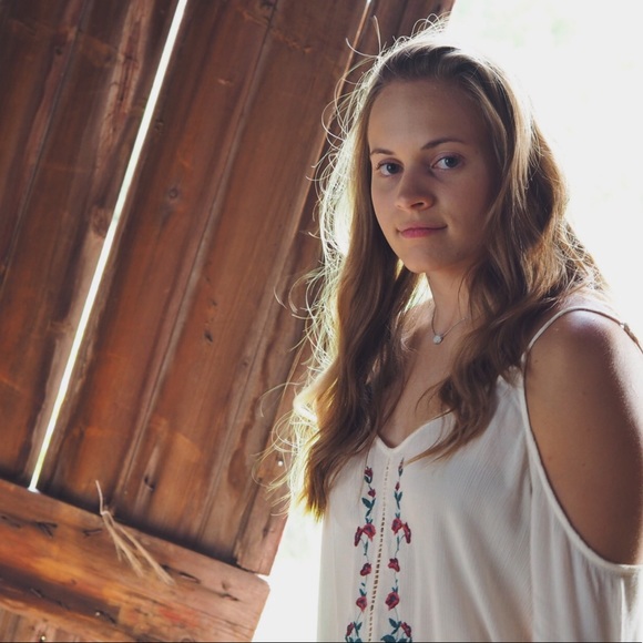 Profile Picture of Gillian Luczyk (@gluczyk) on Poshmark