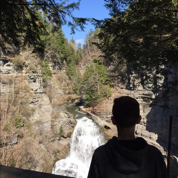 Profile Picture of Brett Weitzel (@bretzell) on Poshmark