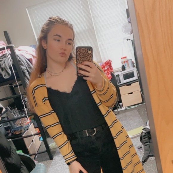 Profile Picture of Elizabeth Garlick (@e_garlick) on Poshmark