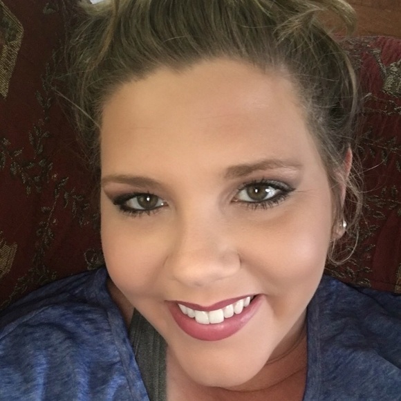 Profile Picture of Kendall Stephens (@kstephens24690) on Poshmark