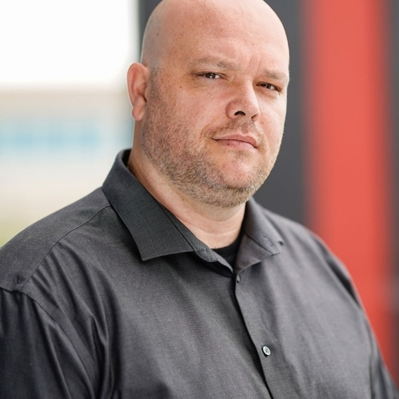 Profile Picture of Joe Hoskins (@joehoskinsjr) on Poshmark