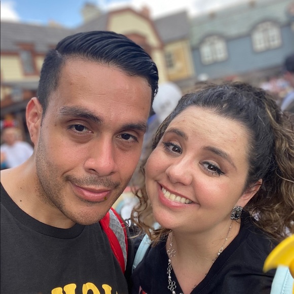 Profile Picture of Victor Negron (@zapatomob83) on Poshmark