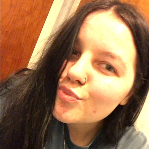 Rachel Buschur - Poshmark Profile Picture of Rachel Buschur (@rachbuschur) on Poshmark