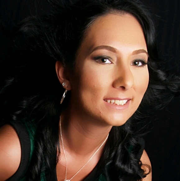 Amy Chouinard - Poshmark Profile Picture of Amy Chouinard (@chouinarda13) on Poshmark