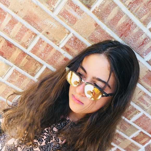 Profile Picture of Nicole Moghadas (@nicolemoghadas) on Poshmark