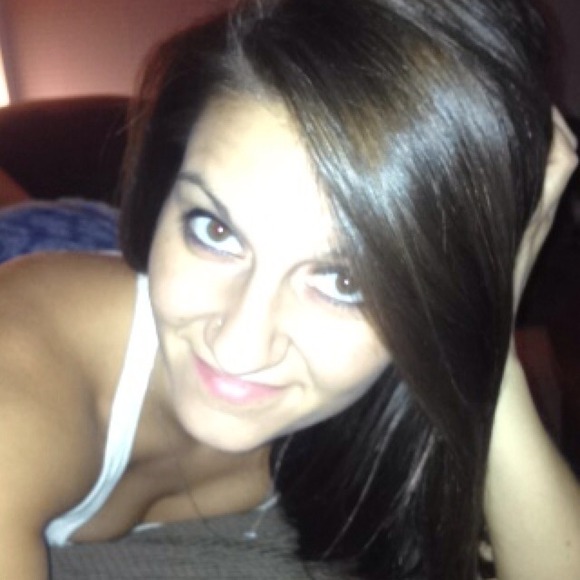 Profile Picture of Kourtney Deloriea (@krtny92) on Poshmark