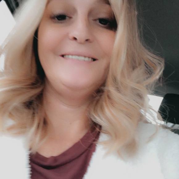 Profile Picture of Edna Roberts (@ednamae8678) on Poshmark