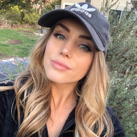 Profile Picture of Amanda Matteson (@amandamatteson2) on Poshmark