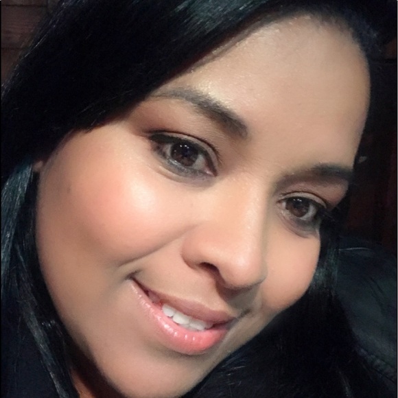 Soila Lisbey - Poshmark Profile Picture of Soila Lisbey (@sstephenson45) on Poshmark