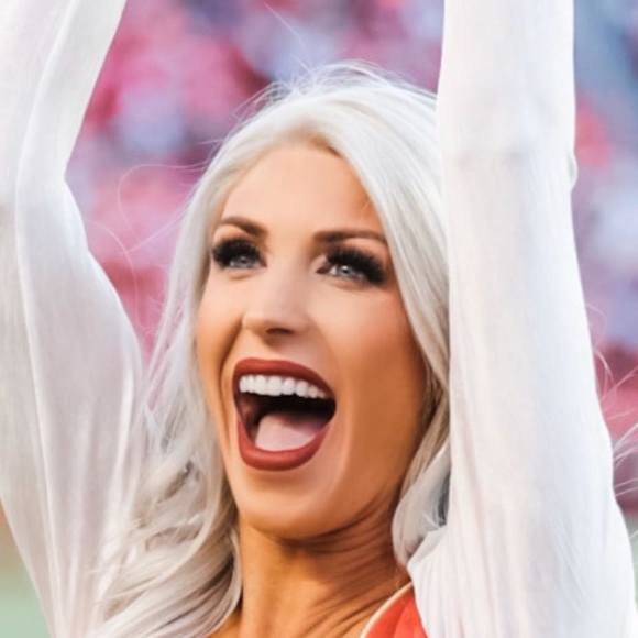 Profile Picture of Haley Mears (@haleymears) on Poshmark