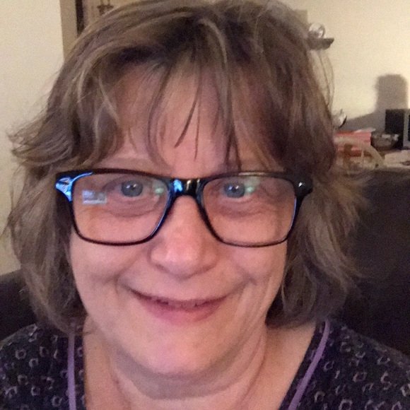 Profile Picture of Linda Diderrich (@lindadid) on Poshmark