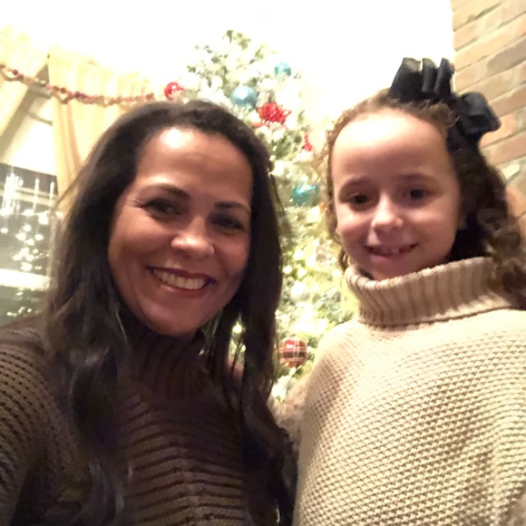 Profile Picture of Simone Marques (@simone_marques) on Poshmark