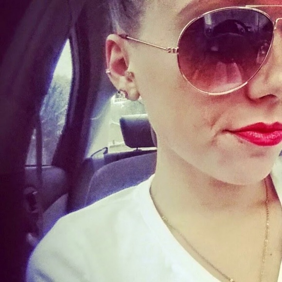 Profile Picture of Kara Huffmire (@khuffmire0889) on Poshmark