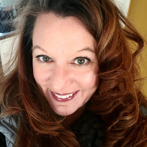 Profile Picture of Debbie Haley (@debbiehaley100) on Poshmark