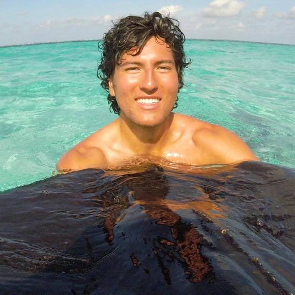 Profile Picture of Eli Robertson (@elirgolf101) on Poshmark