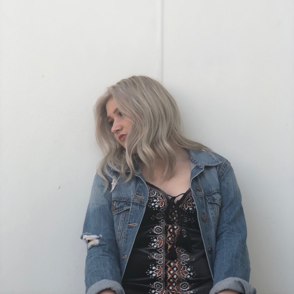 Profile Picture of Ash Graham (@ash33g) on Poshmark