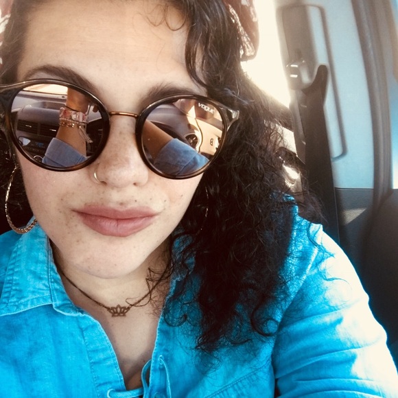 Profile Picture of Dannielle Tognetti (@danniet88) on Poshmark