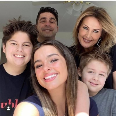 Profile Picture of The Lopez’s (@LivinLopez) on Twitter