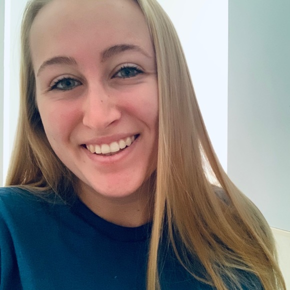 Maggie Ostwald - Poshmark Profile Picture of Maggie Ostwald (@maggie_o_) on Poshmark