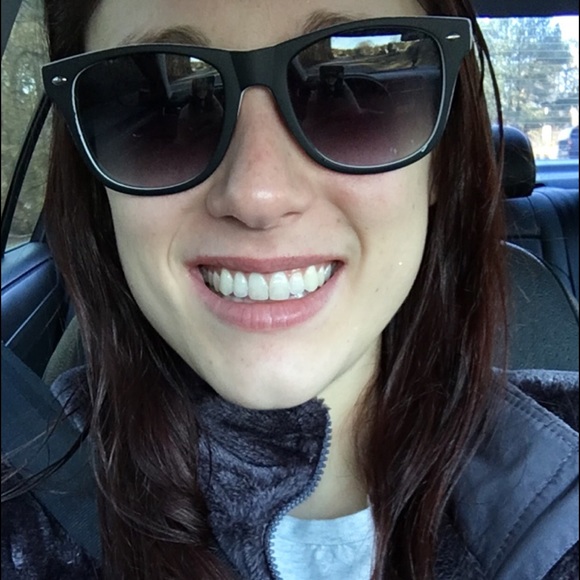 Profile Picture of Shelby Howington (@shelbo_howie) on Poshmark