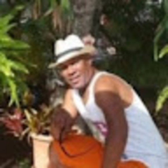 Profile Picture of Carlos Suarez (@carlossuarez032) on Poshmark