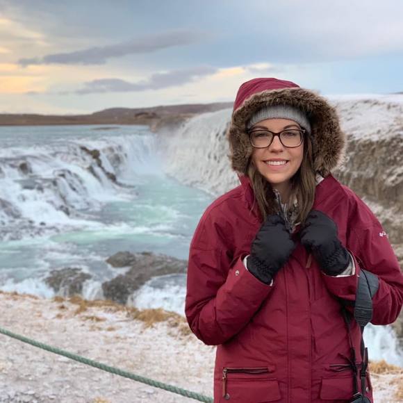 Arianna Yunik - Poshmark Profile Picture of Arianna Yunik (@aryyunik) on Poshmark