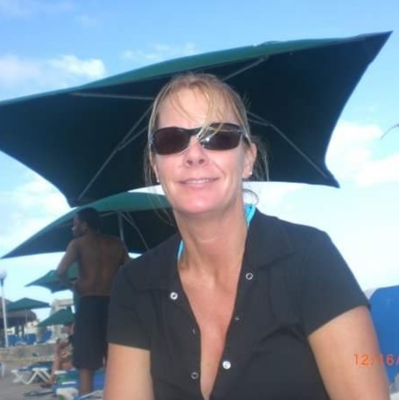 Profile Picture of Tracy Timby (@ycart122) on Poshmark